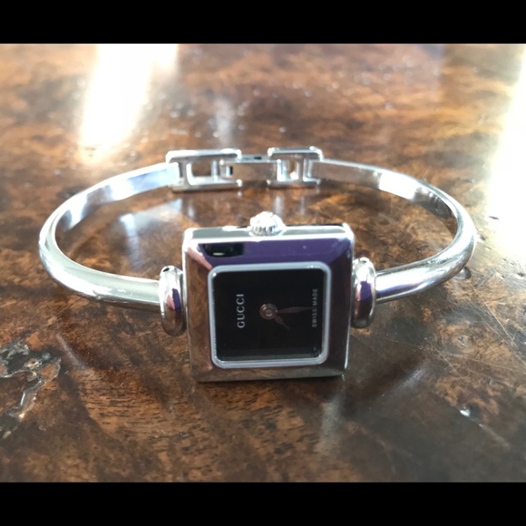 Ladies GUCCI Watch. Bangle style. 1900 L main image 8
